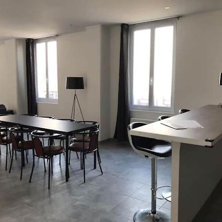 Appartement 10 Pers Face Gare Sncf Appart Hotel Le Cygne A Bourges Eksteriør bilde