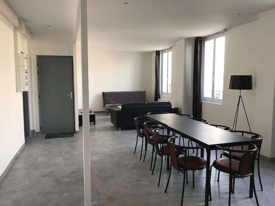 Appartement 10 Pers Face Gare Sncf Appart Hotel Le Cygne A Bourges Eksteriør bilde