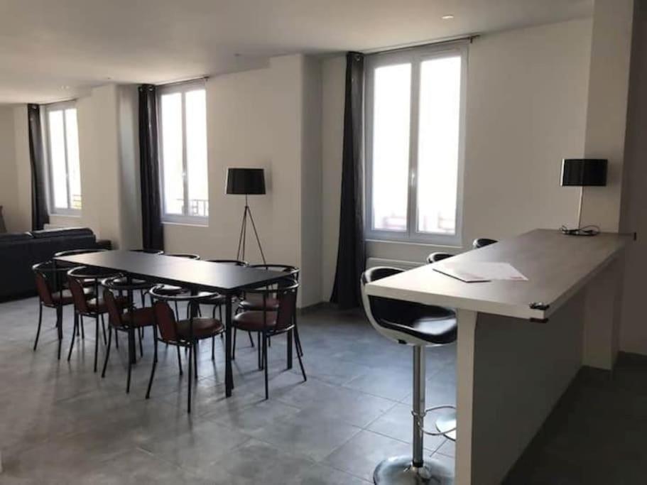 Appartement 10 Pers Face Gare Sncf Appart Hotel Le Cygne A Bourges Eksteriør bilde